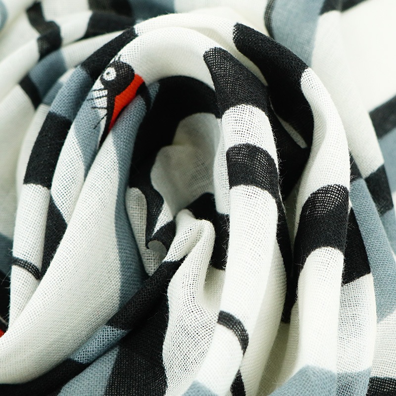 ガーゼ180cm「ナナホシテントウ」（ブラック/オレンジ）