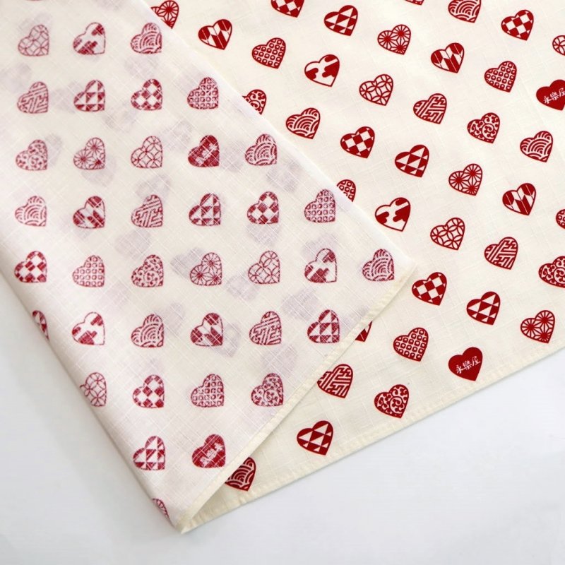 大風呂敷 「ラブリ紋」（ホワイト/レッド）