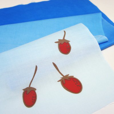 手ぬぐい総柄90㎝「ぼかし苺」（ブルー）