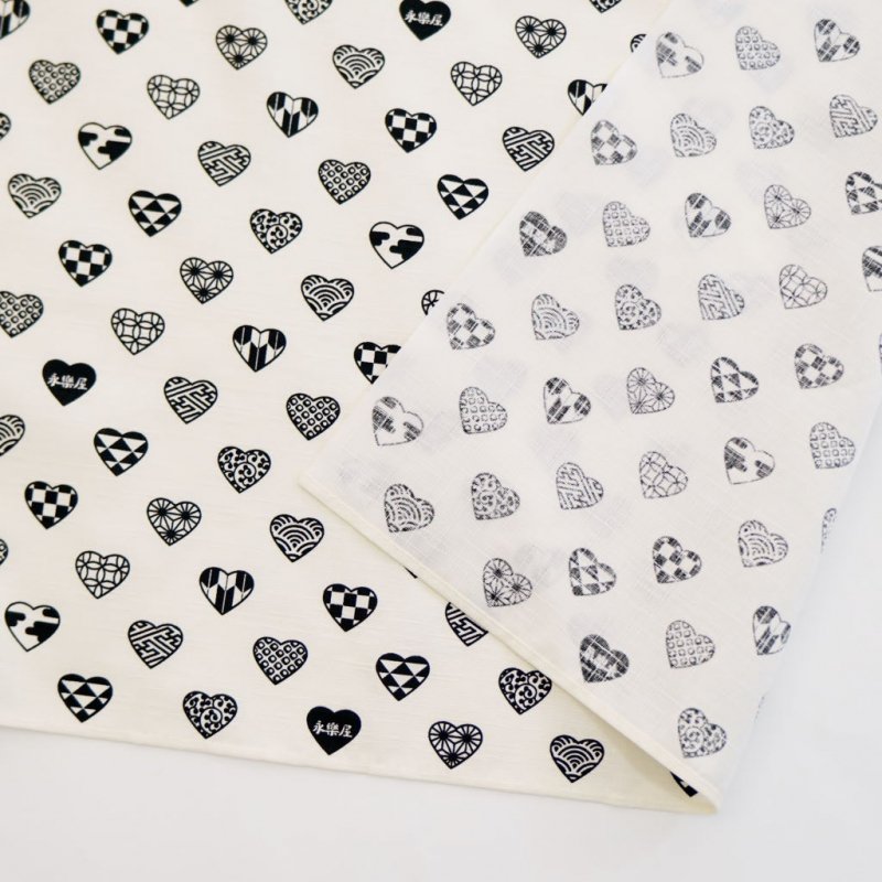 大風呂敷 「ラブリ紋」（ホワイト/ブラック）