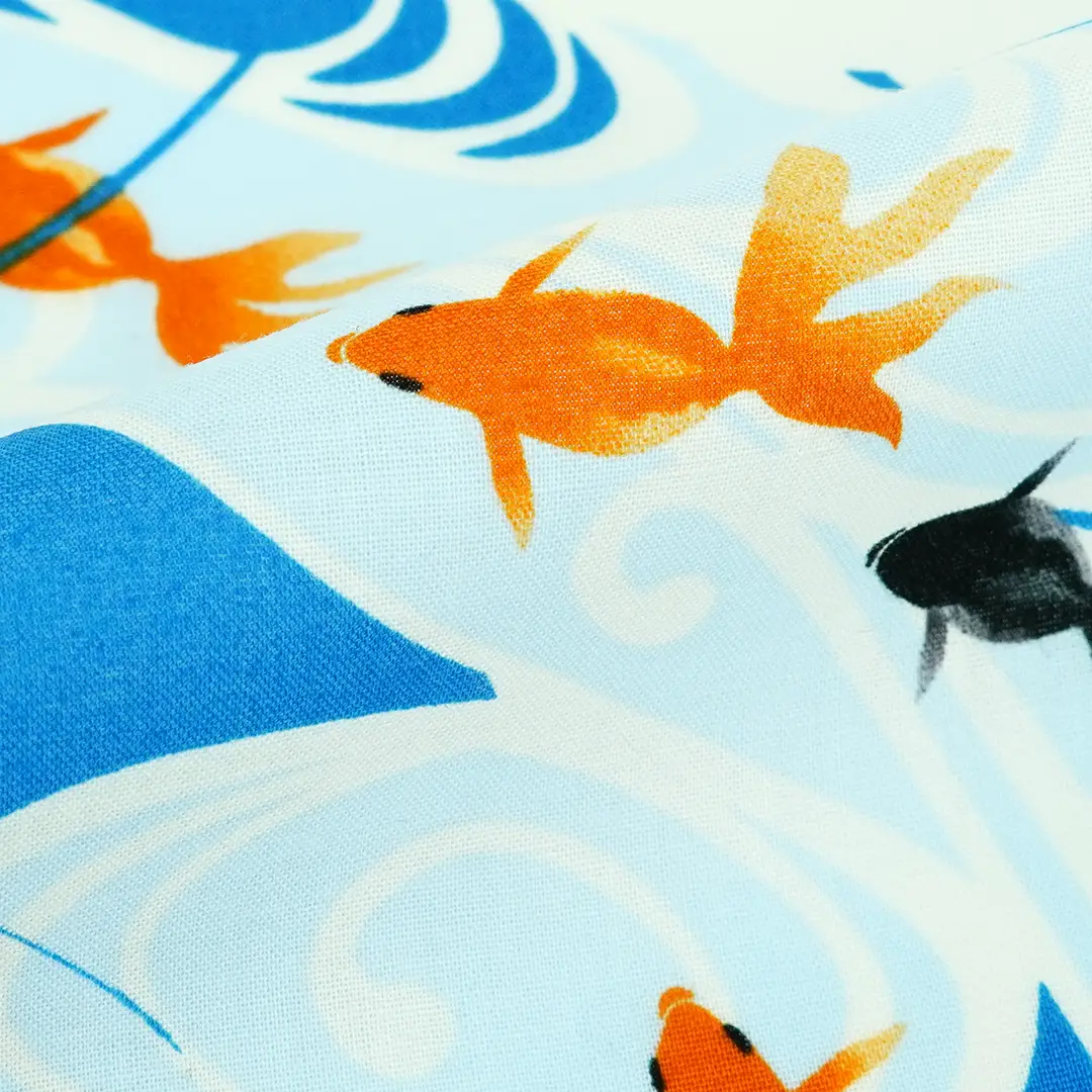 てはん「水紋金魚・オフホワイト/オレンジ」（上）