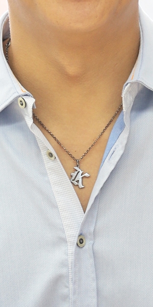 長さを選べる
40cm / 45cm / 50cm / 60cmより長さを選べます。 

モデル着用：全長50cm（身長186cm）