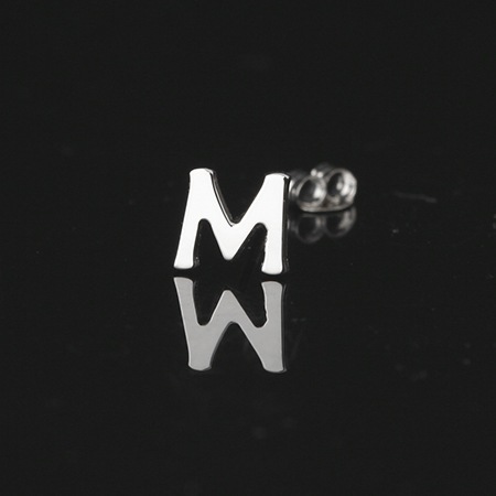 ハリウッドstyle(K18ホワイトゴールド)イニシャルピアス