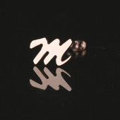 フレンチstyle(K18ピンクゴールド)イニシャルピアス