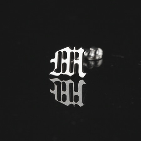 イングランドstyle(K18ホワイトゴールド)イニシャルピアス