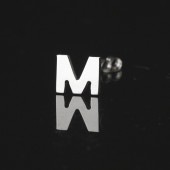 モナコstyle(K18ホワイトゴールド)イニシャルピアス