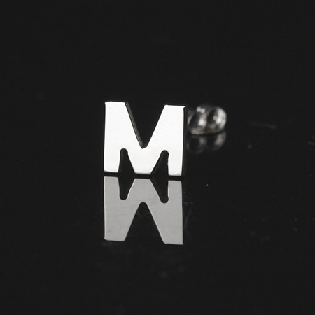 モナコstyle(K18ホワイトゴールド)イニシャルピアス