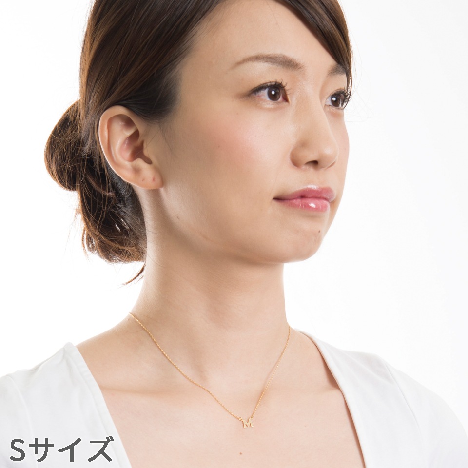 ハリウッドstyle(K18ホワイトゴールド)イニシャルネックレス