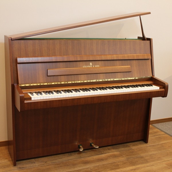 STEINWAY & SONS 　Z-114 中古　リニューアル済み 