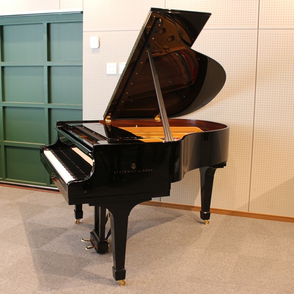 STEINWAY & SONS 　S-155 中古　リニューアル済み 