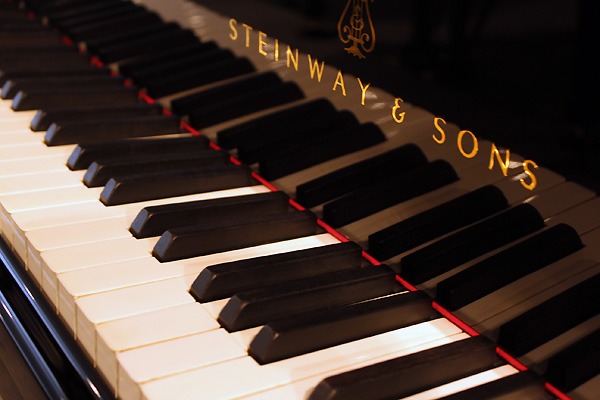 STEINWAY & SONS 　A-188