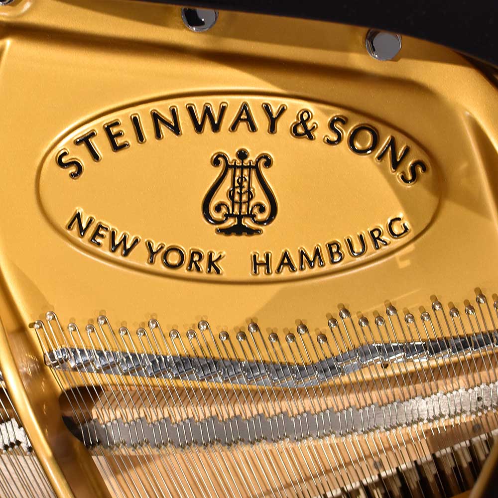 STEINWAY & SONS 　B-211