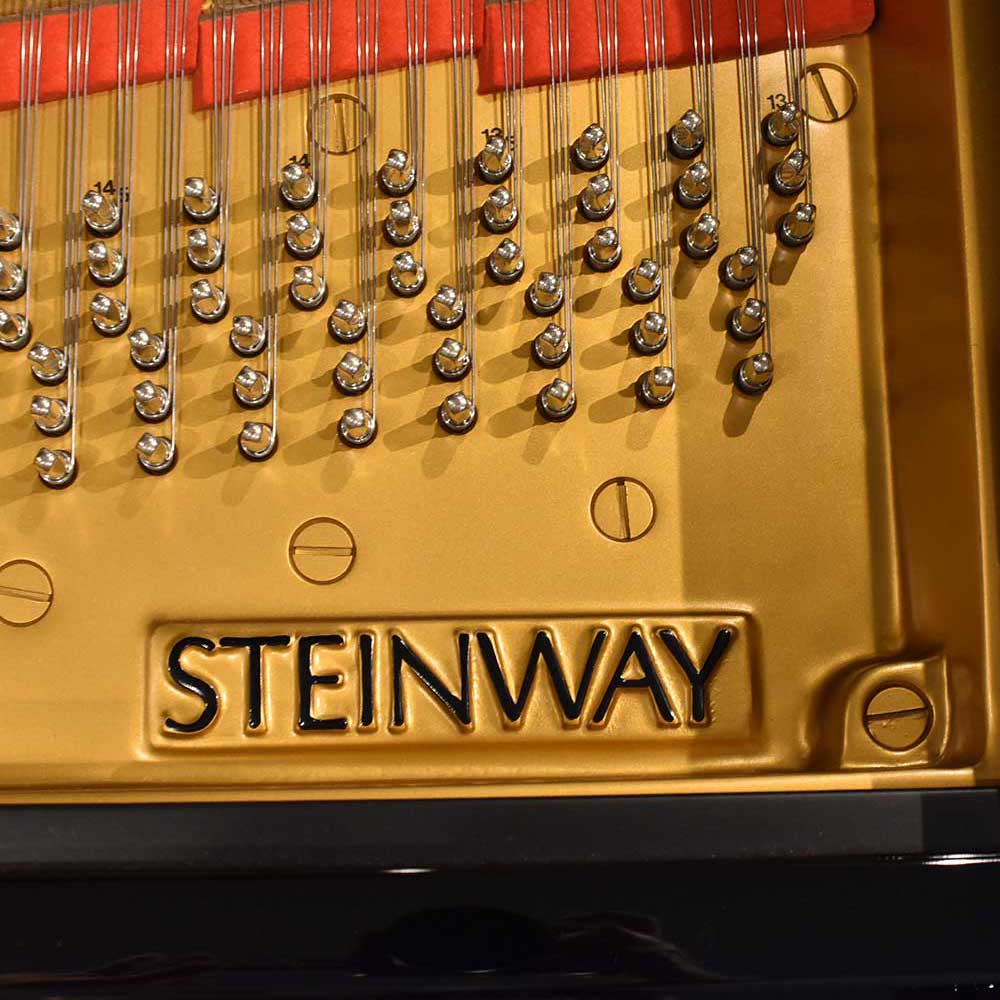 STEINWAY & SONS 　B-211