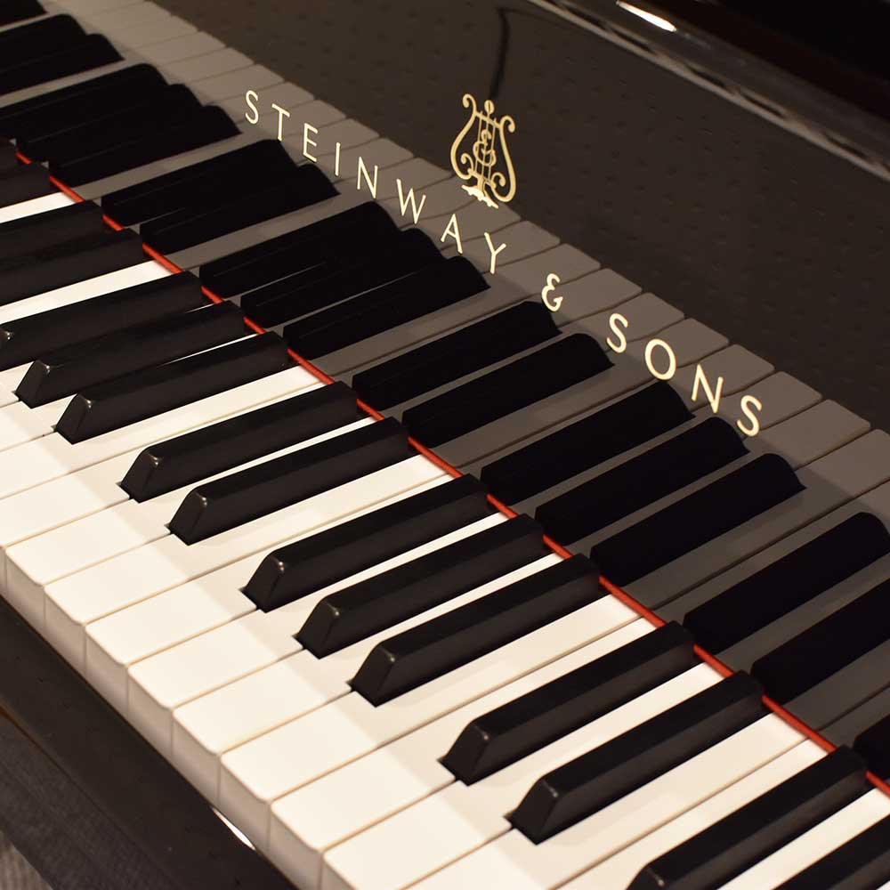 STEINWAY & SONS 　B-211