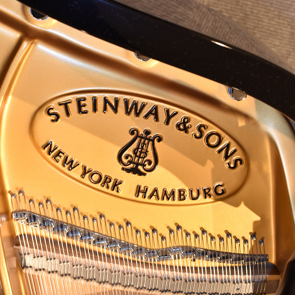 STEINWAY & SONS 　B-211