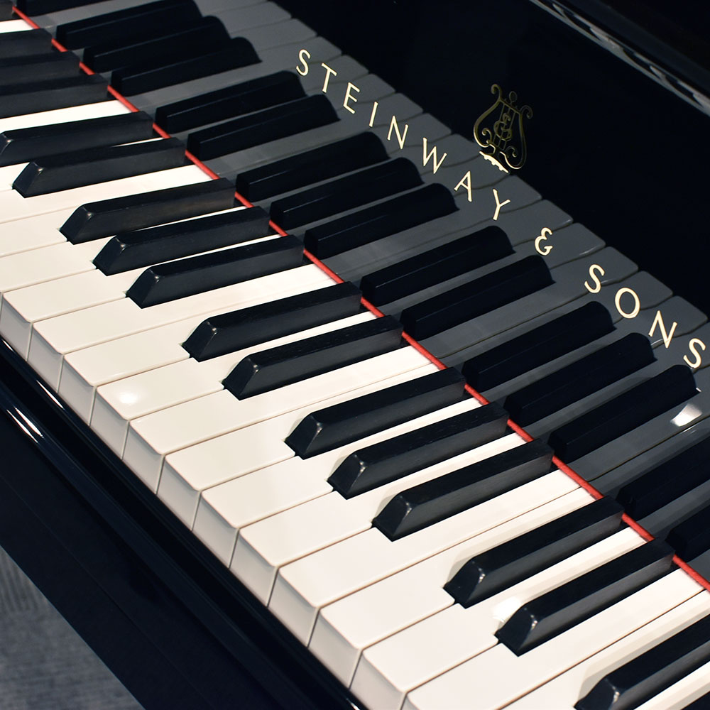 STEINWAY & SONS 　B-211