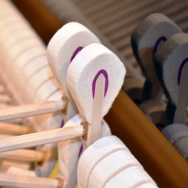 STEINWAY & SONS 　B-211