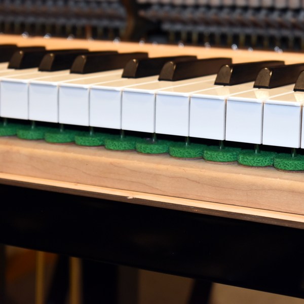 STEINWAY & SONS 　B-211