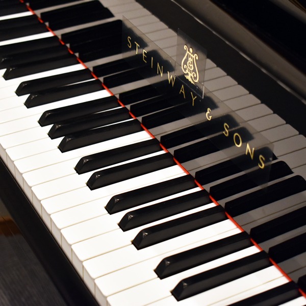 STEINWAY & SONS 　B-211