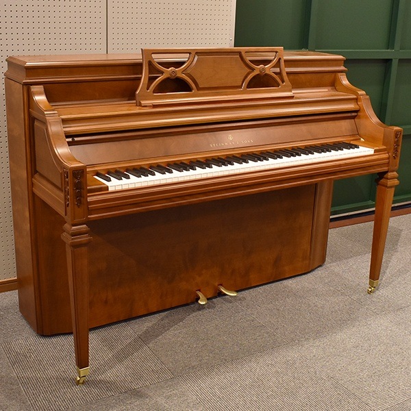 STEINWAY & SONS 　F40