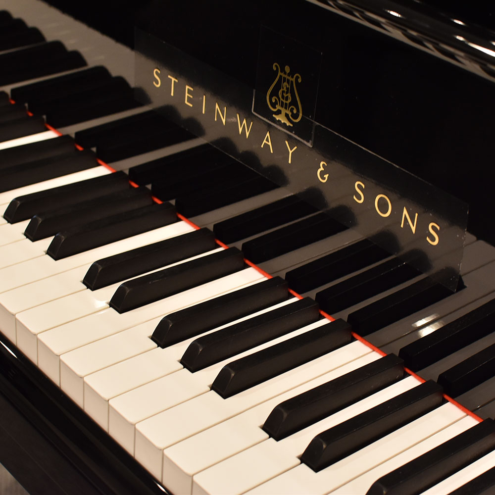 STEINWAY & SONS 　B-211