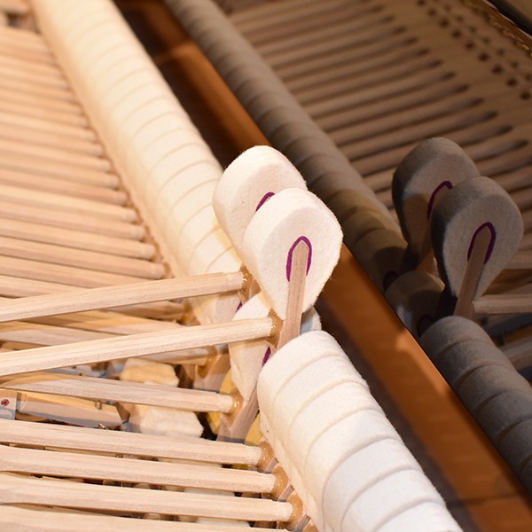 STEINWAY & SONS 　B-211