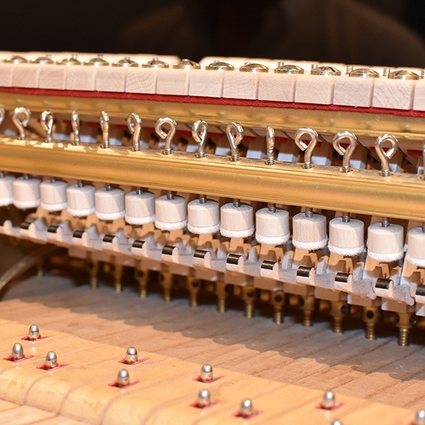 STEINWAY & SONS 　B-211