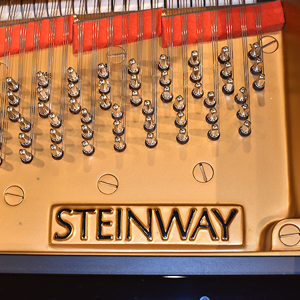 STEINWAY & SONS 　B-211