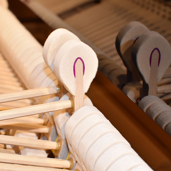 STEINWAY & SONS 　B-211