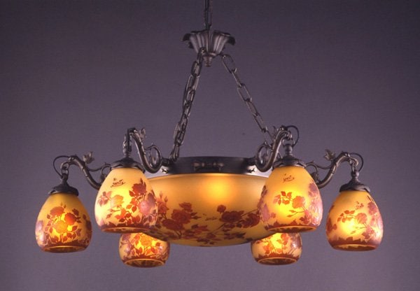 2灯富むガレ風を生かした、日本仕様の配線を施したガラス照明器具 2灯富むガレ風を生かした、日本仕様の配線を施したガラス