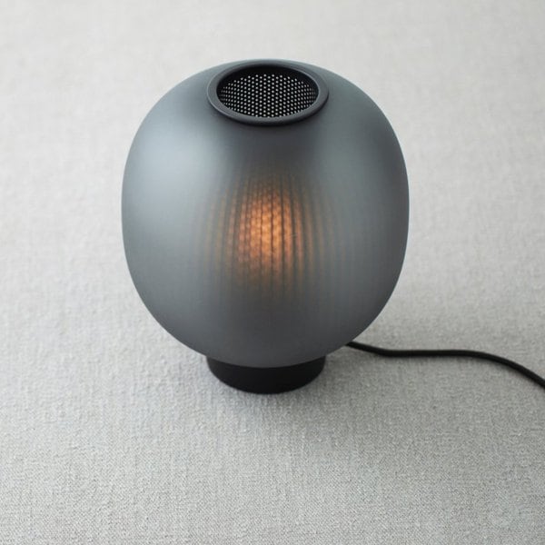 インテリア照明「Bloom Table Light」1灯（H285×W240mm）ホワイト／ブラック