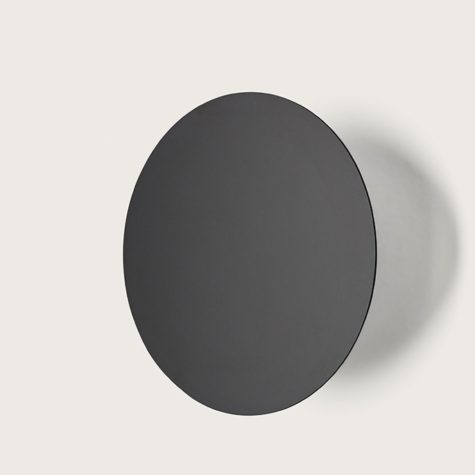 【aromas】 スペイン・インテリア照明「BOT」ウォールライト ブラック／ホワイト (φ290×D61mm)