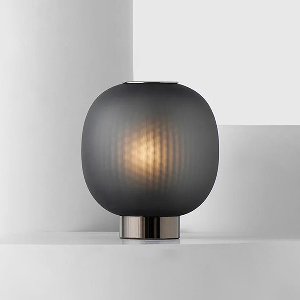 【リーズナブル】デザイン照明　ガラスボールシェードテーブルライト　Black／White（φ240×H300mm） テーブルライト・テーブルランプ