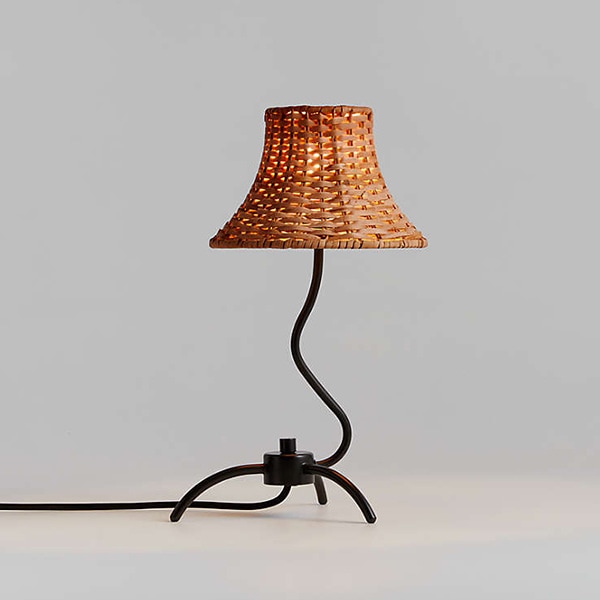 アメリカ・デザイン照明　ラタンシェードテーブルライト「Bibelot」1灯（φ213×H396mm）