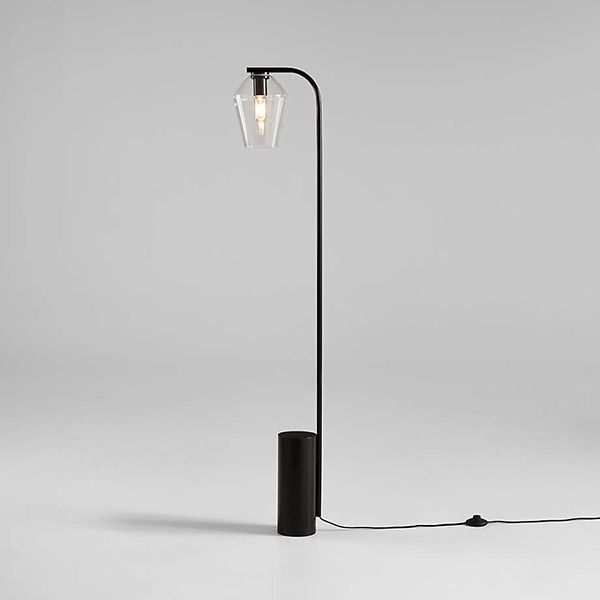 アメリカ・デザイン照明　モダンフロアランプ「Arren」Black・1灯・Angled（W288×H1420mm）