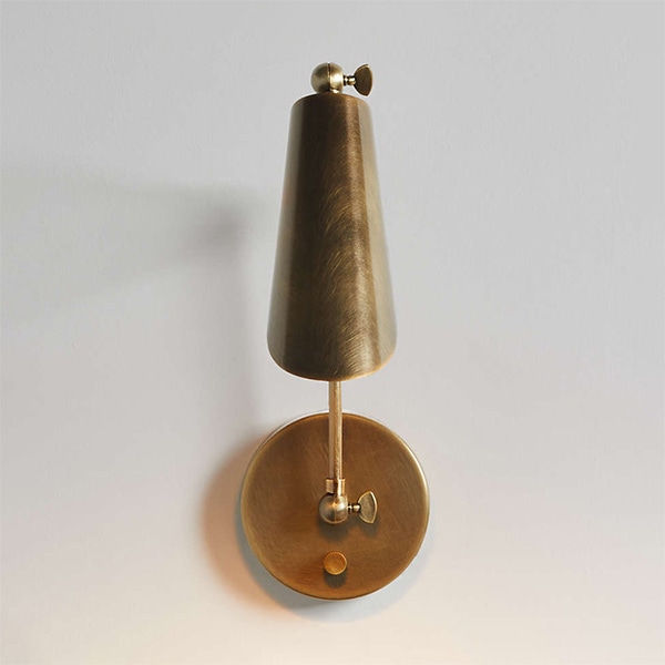 アメリカ・デザイン照明　モダンメタルウォールライト「Aurelia」Brass・1灯（φ127×H724mm）