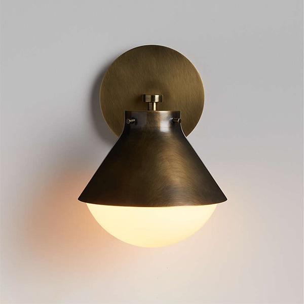 アメリカ・デザイン照明　モダンメタルウォールライト「Rainier」Brass・1灯（φ185×D216×H254mm）