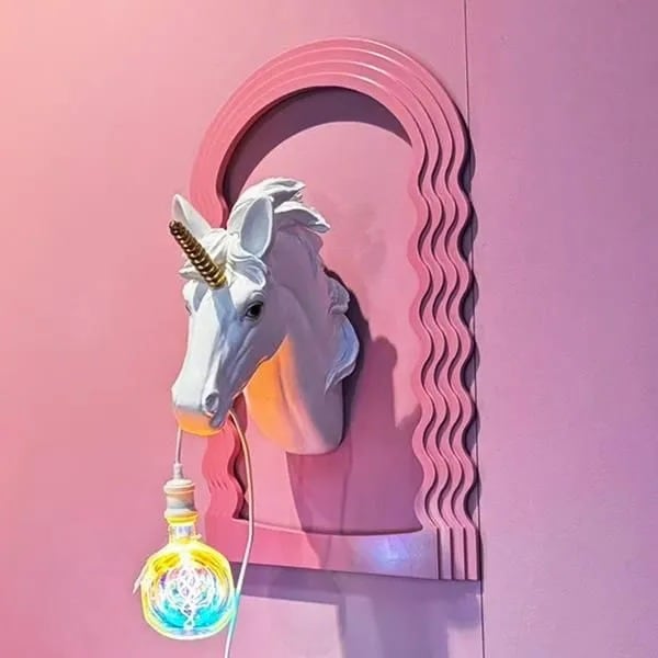 【2台在庫有！】【ドイツ・WERNER VOβ】「Hugh」ユニコーン ウォールライト ピンクフレームセット