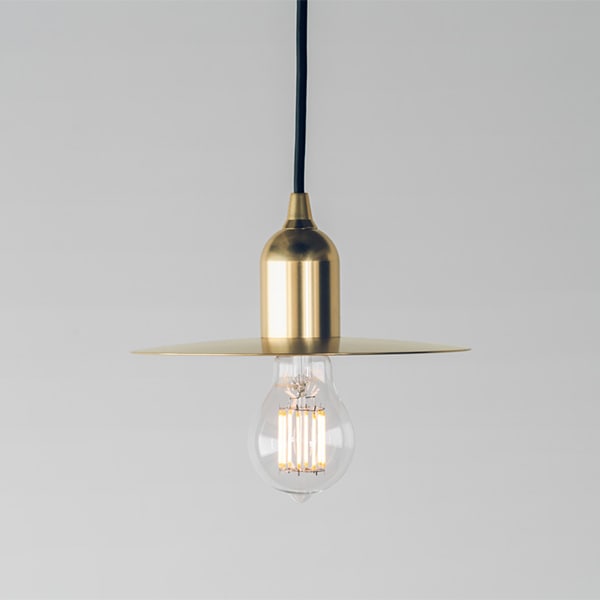 【国内メーカー】デザイン照明「muni」フラットシェードペンダントライト　ゴールド（φ195×H88mm）