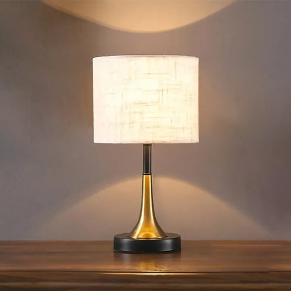 【リーズナブル】デザイン照明　北欧モダンテーブルライト　ゴールド（φ200／210mm）