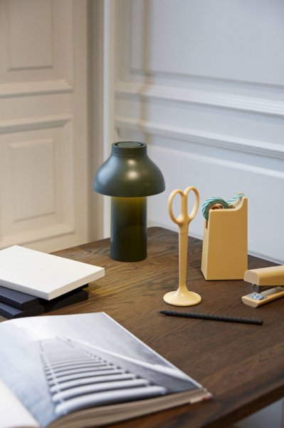 【HAY】「PC Portable table lamp, olive」テーブルランプ オリーブ(Φ140×H220mm)