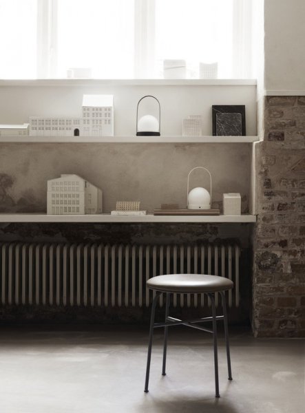 【Menu】「Carrie LED table lamp, black」テーブルランプ ブラック(Φ135×H245mm)