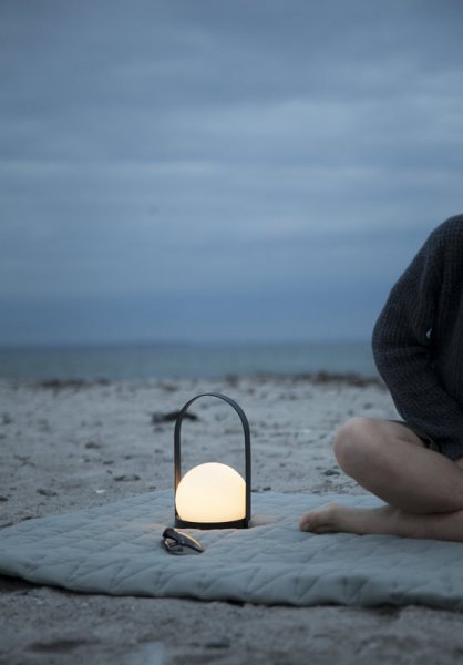 【Menu】「Carrie LED table lamp, black」テーブルランプ ブラック(Φ135×H245mm)