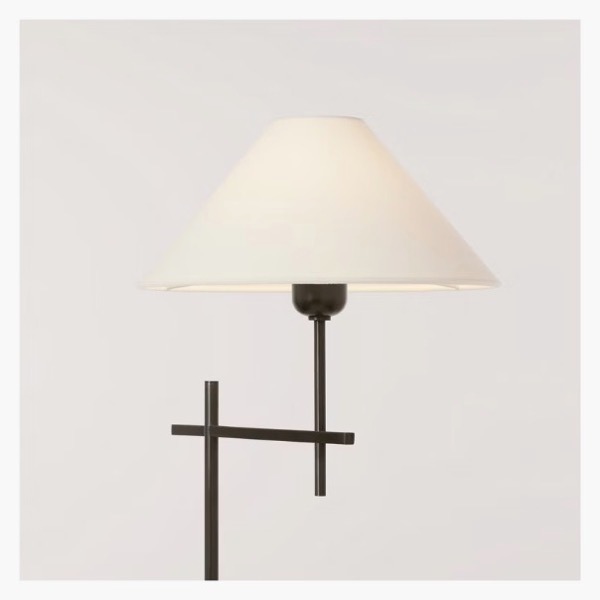 【Visual Comfort】アメリカ・フロアライト「Hackney Bridge Arm Floor Lamp」1灯 ブロンズ (W279×D432×H1321mm)