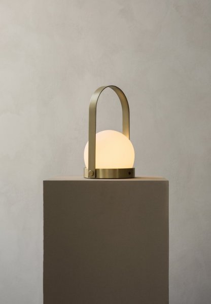 Menu】「Carrie LED table lamp, brushed brass」テーブルランプ 