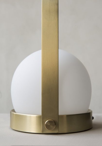 Menu】「Carrie LED table lamp, brushed brass」テーブルランプ 