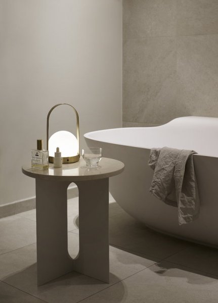 Menu】「Carrie LED table lamp, brushed brass」テーブルランプ 