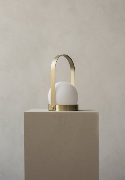 【Menu】「Carrie LED table lamp, brushed brass」テーブルランプ ブラッシュドブラス(Φ135×H245mm)