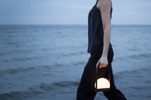 【Menu】「Carrie LED table lamp, burned red」テーブルランプ バーンドレッド(Φ135×H245mm)