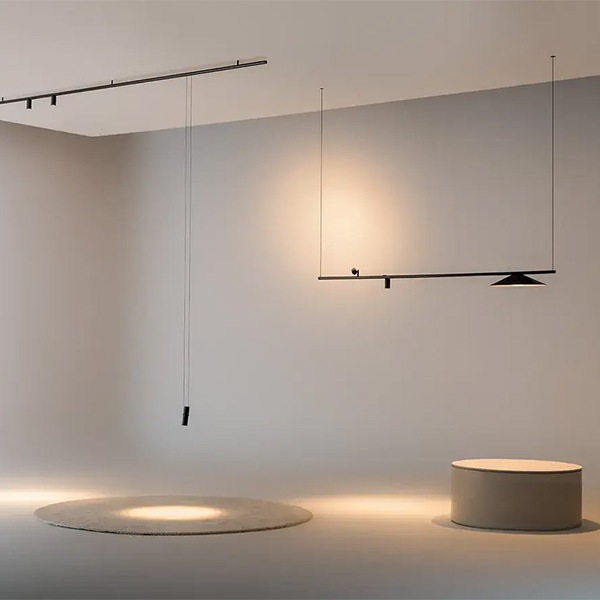 【VIBIA】 スペイン・ショップレール照明「Circus」スポットライト ブラック/ベージュ 配光角度:Narrow(14°)(φ40×H170mm)